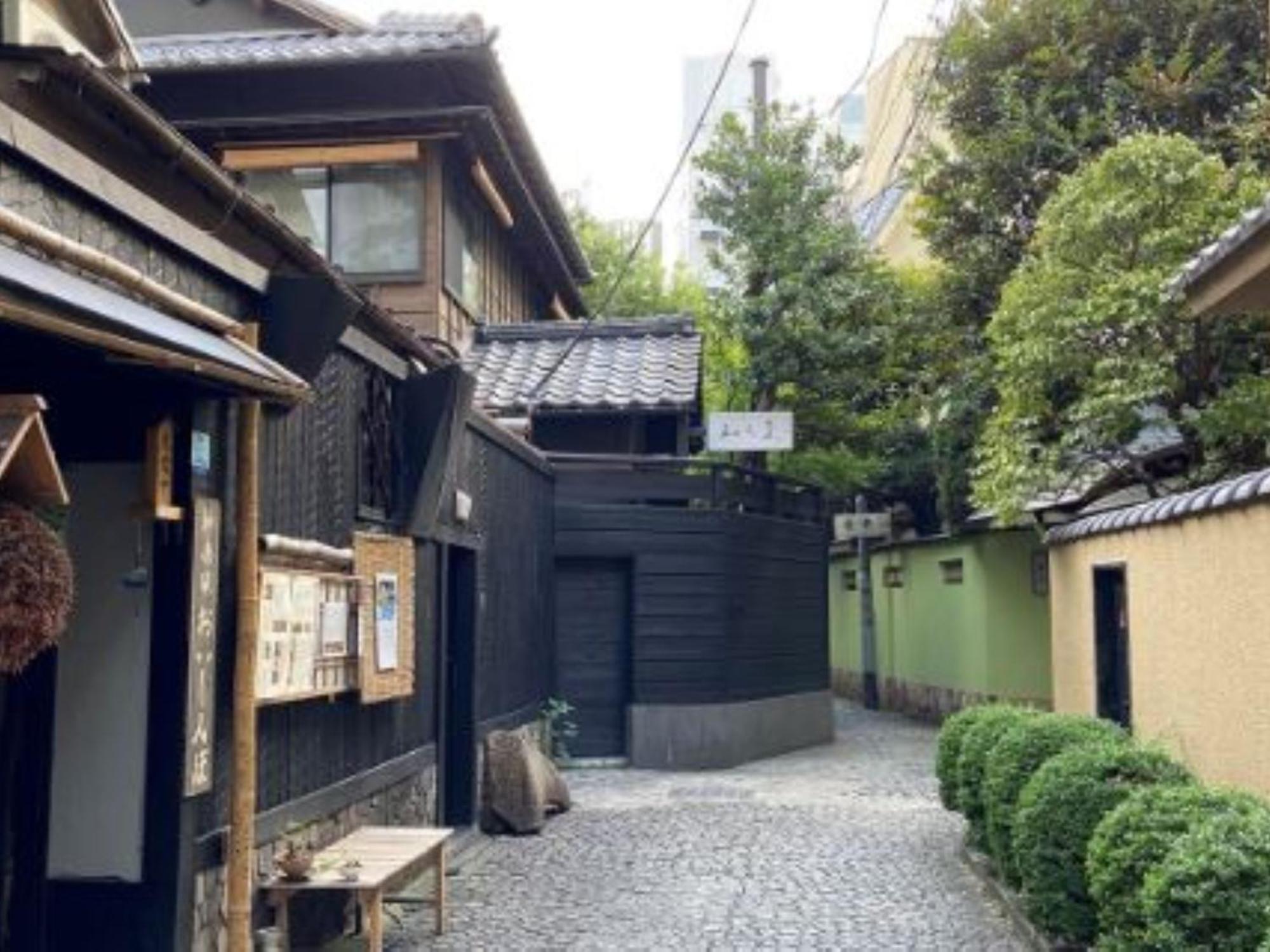 Apartment 新宿/神楽坂駅徒歩1分/80㎡の広々としたお部屋 *